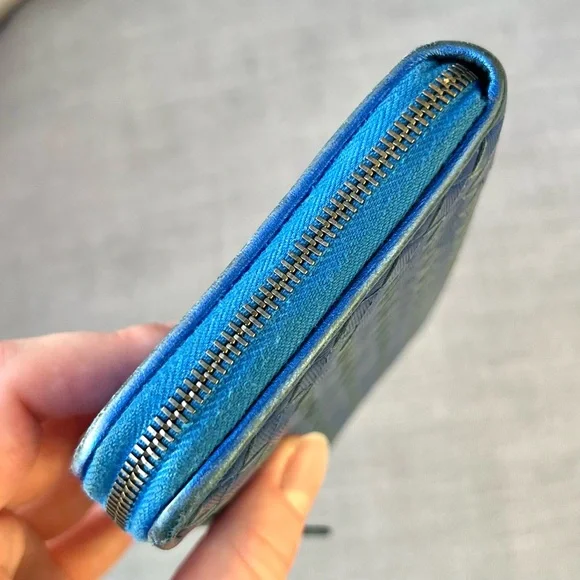 Bottega Veneta Metallic Blue Intrecciato Leather Zip Around Wallet - Picture 4 of 9